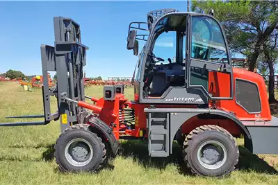 Tractors Apache 3 ton Forklift 4x4