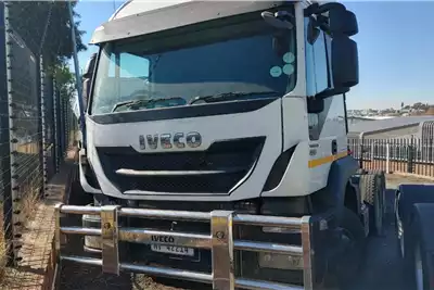 Truck Tractors Iveco trakker 440 high roof 2017