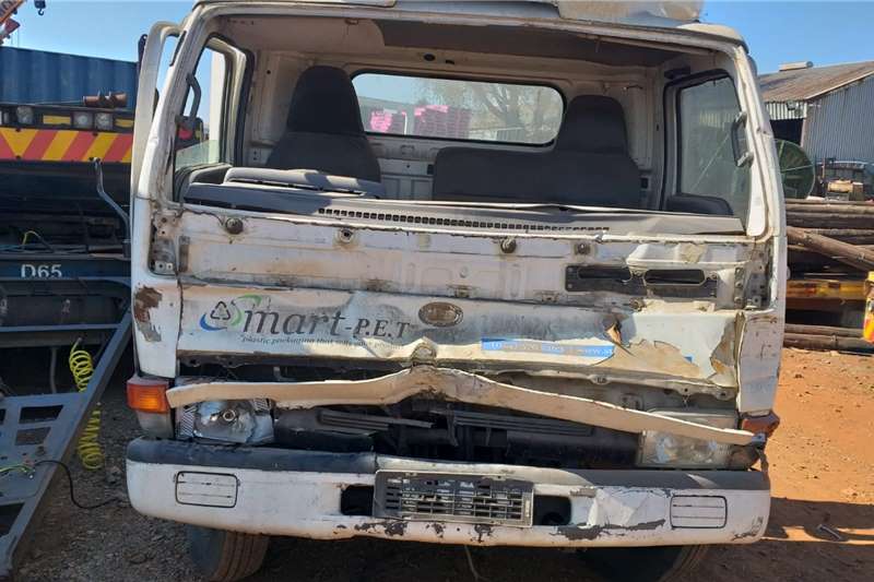Nissan Truck spares and parts Nissan UD35 Truck Tractor 4x2