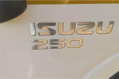 Truck 2013 ISUZU NMR 250D CREW CAB 2013