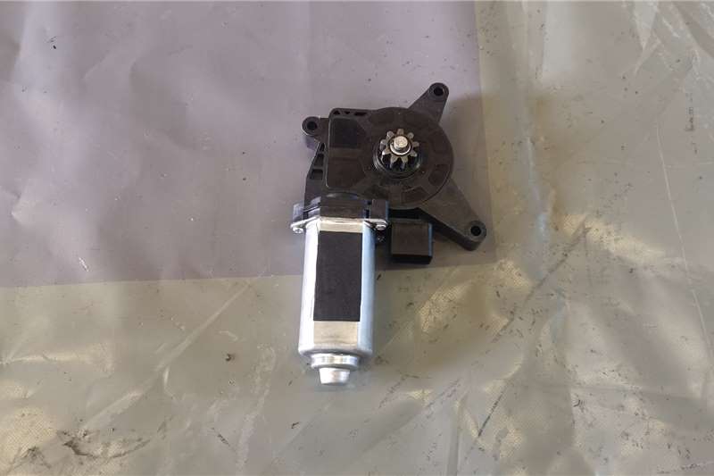 Mercedes Benz Truck spares and parts Electrical systems Mercedes MP3 Right Side Electric  Window Motor for sale by Middle East Truck and Trailer   | AgriMag Marketplace
