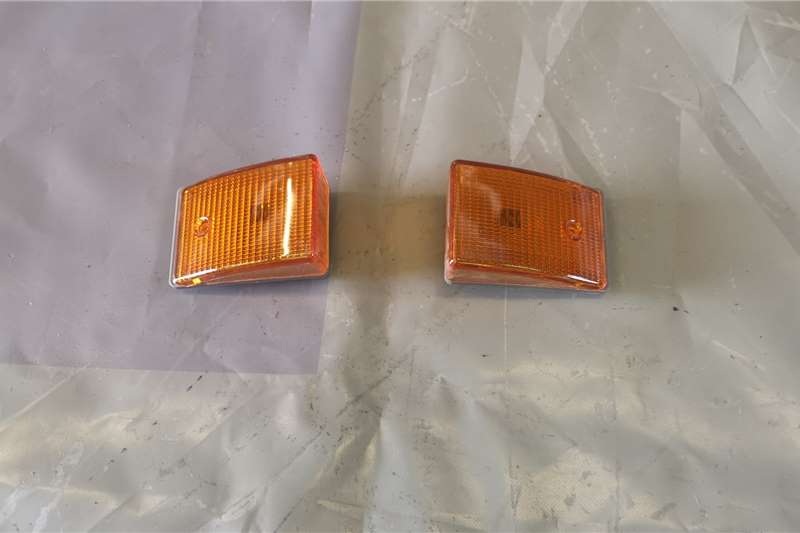 Mercedes Benz Truck spares and parts Truck lights Mercedes Signal Light for sale by Middle East Truck and Trailer   | Truck & Trailer Marketplace