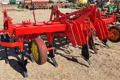 Vibroflex Tillage equipment Cultivators Kongskilde Vibro Rip 5 tooth ripper+ 8 Flex tines for sale by Sturgess Agriculture | AgriMag Marketplace