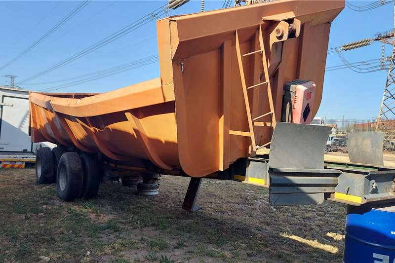 Tri-Axle trailers SA Truck Bodies 24cubic Sloper Trailer 2001 for sale by Beqfin PTY Ltd | Truck & Trailer Marketplaces