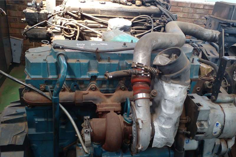 International Truck spares and parts Engines DT469 Engine