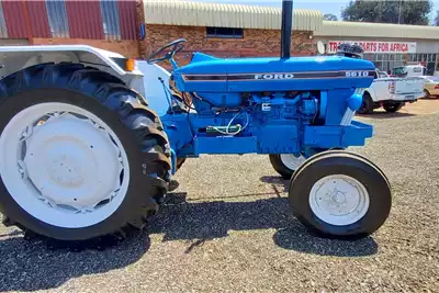 Tractors Ford 5610 with New Tyres 1982