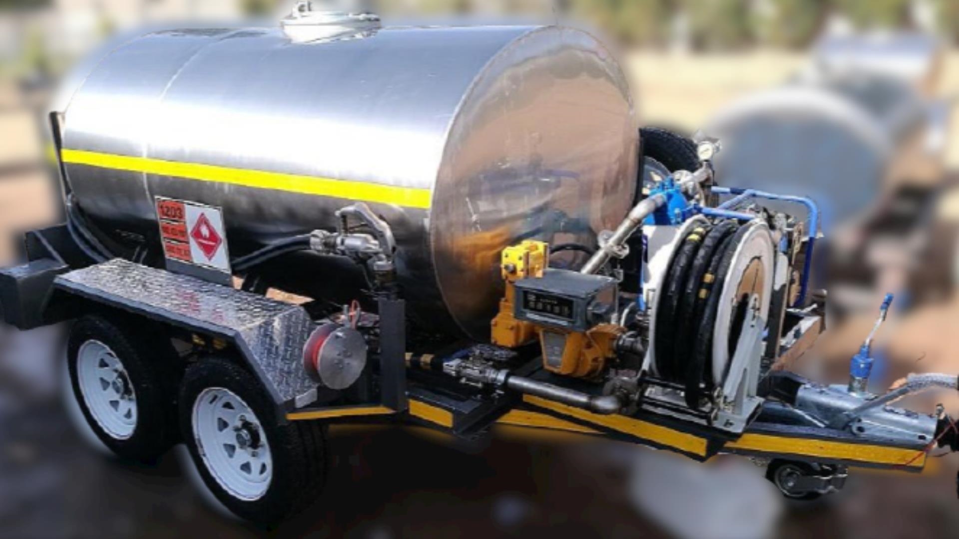 Custom Trailers 1500 Litre Stainless Steel Petrol Bowser 2021 for sale by Jikelele Tankers and Trailers   | Truck & Trailer Marketplaces