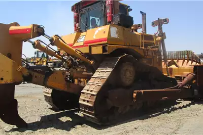 Caterpillar Dozers D9T 2010 for sale by Dura Equipment Sales | Truck & Trailer Marketplace