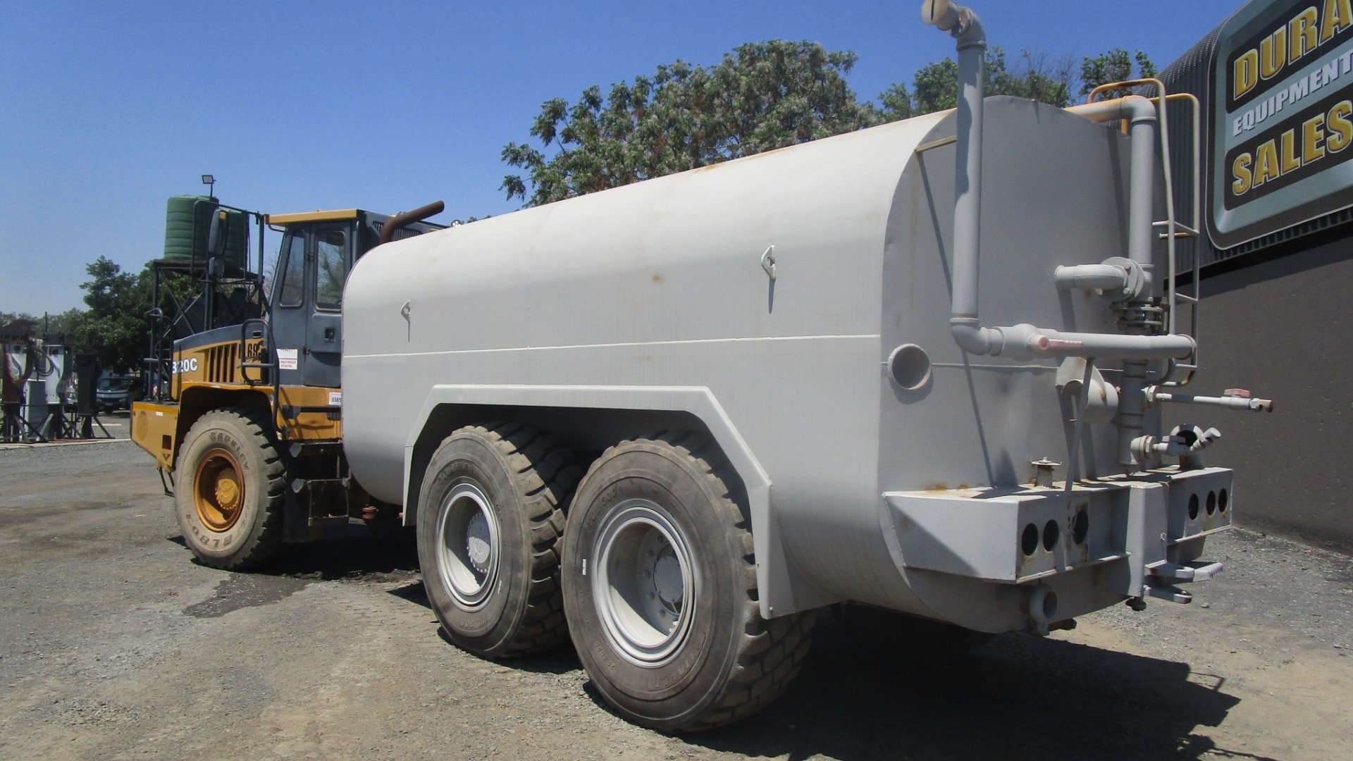 Bell Water tankers B20C 1999 for sale by Dura Equipment Sales | Truck & Trailer Marketplace