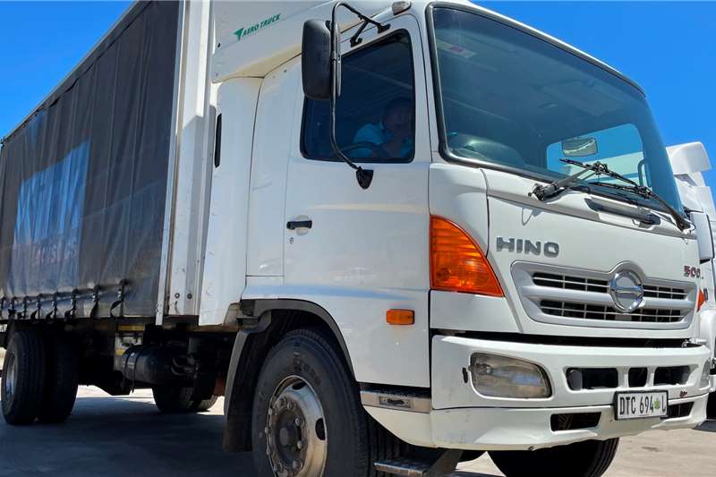 Hino Curtain side trucks 500 1726 TAUTLINER (CAPE TOWN) 2017