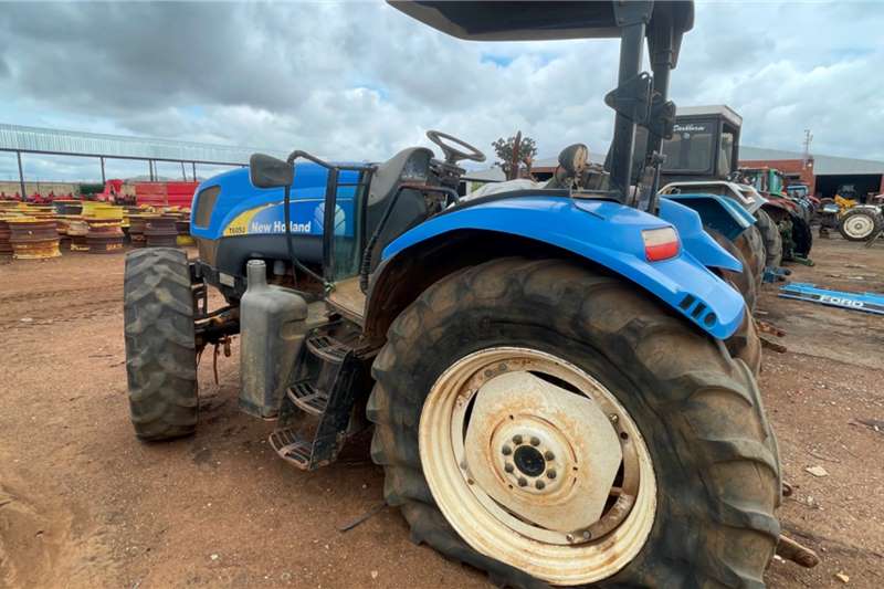 New Holland Tractors 4WD tractors New Holland 6050 Stripping for Spares