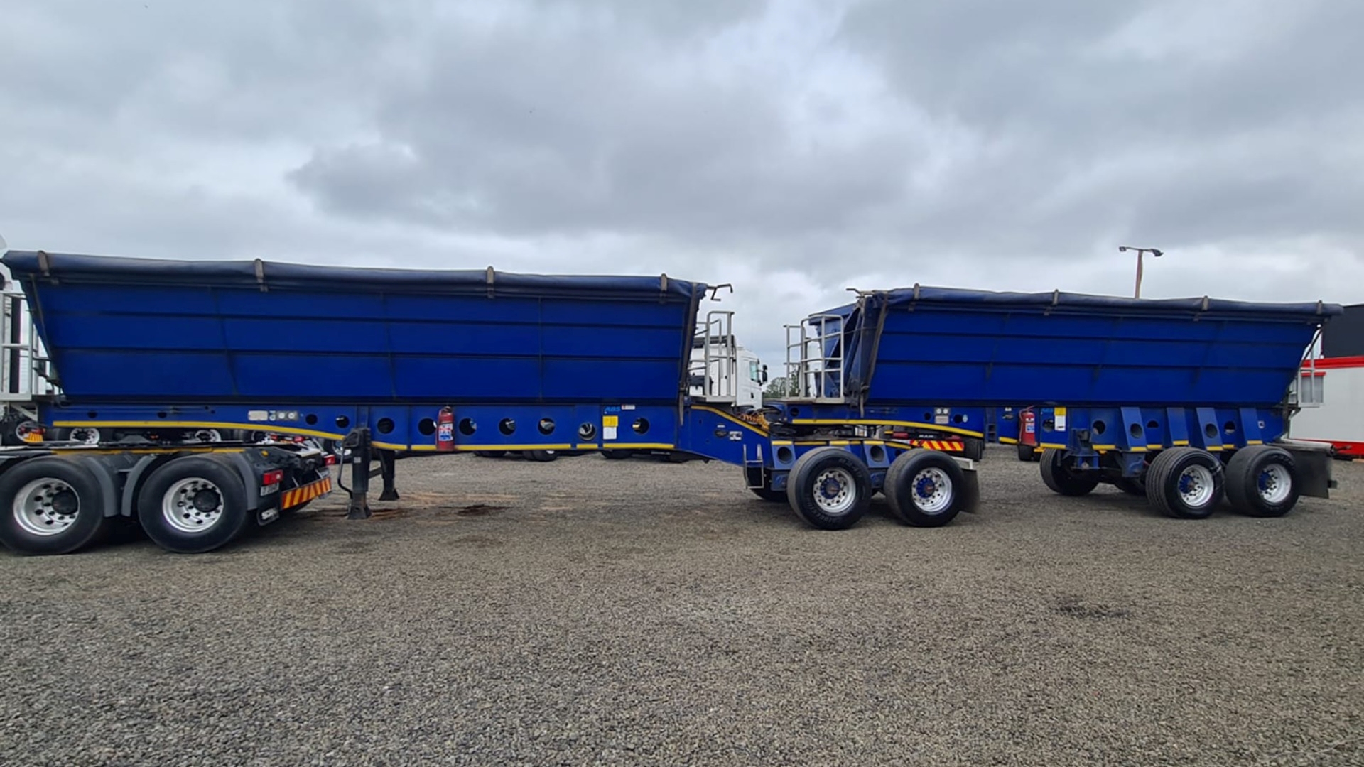 Afrit Trailers Side tipper AFRIT 40 CUBE SIDE TIPPER 2016 for sale by ZA Trucks and Trailers Sales | Truck & Trailer Marketplaces