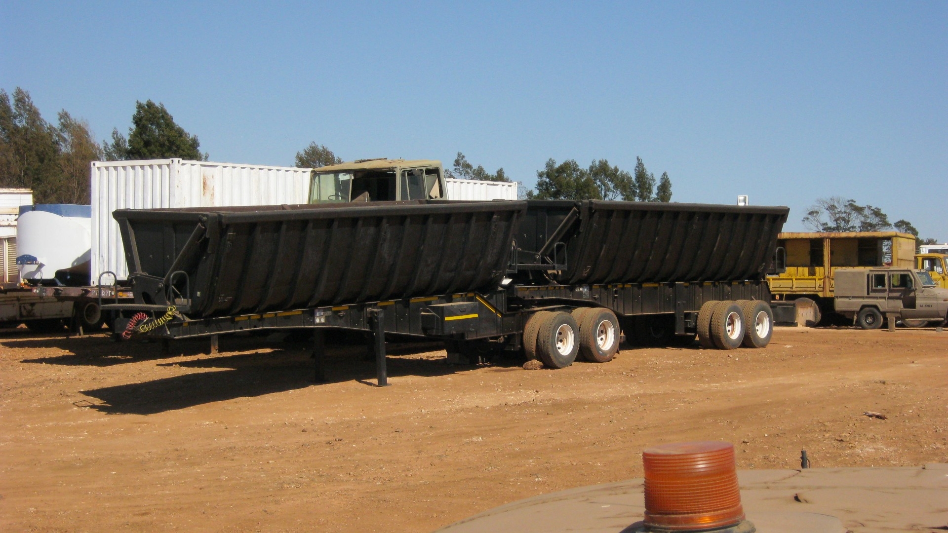 Custom Trailers interlink side tipper 40 cubic 4 axle trailer 2002 for sale by Sino Plant | Truck & Trailer Marketplaces