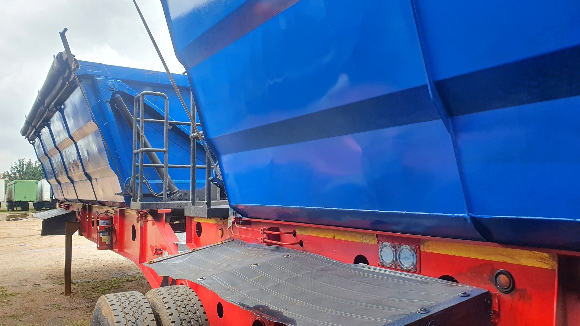 Afrit Trailers 45 cube interlink side tipper 2107 for sale by Platinum Truck Centre | Truck & Trailer Marketplaces