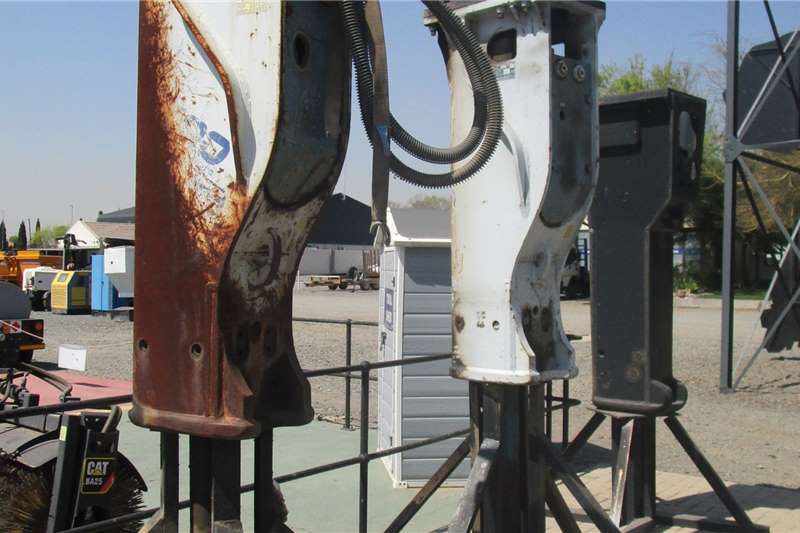 Hammer Attachments 22 25TON for sale by Dura Equipment Sales | AgriMag Marketplace