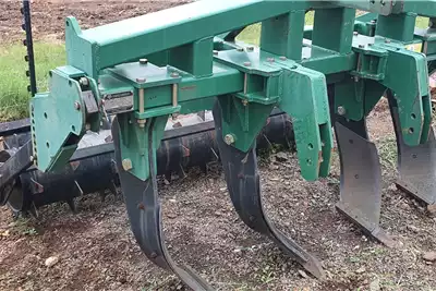 Tillage Equipment 4 TINE SUBSOILER WITH ROLLER