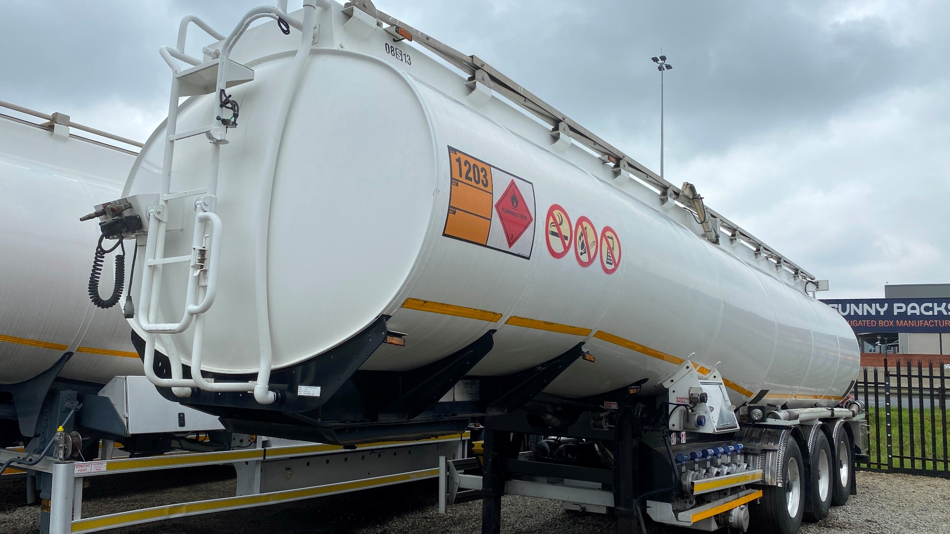 GRW Fuel tanker 2008   39 000 GRW Litres Fuel Tanker 2008 for sale by Manmar Truck And Trailer | Truck & Trailer Marketplaces
