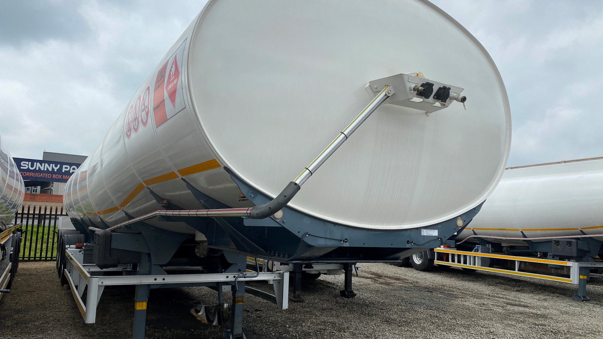 GRW Fuel tanker 2015   49 000 Litres GRW Fuel Tanker 2015 for sale by Manmar Truck And Trailer | Truck & Trailer Marketplaces