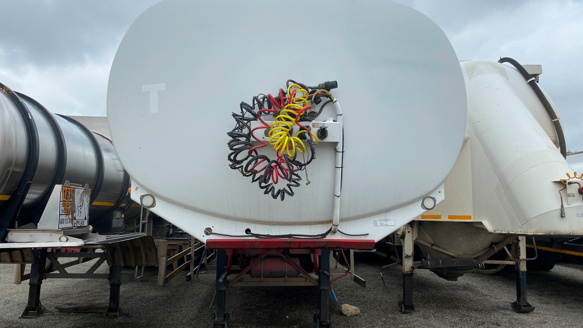 Tank Clinic Fuel tanker 2011   Tank Clinic 47 000 Litres Fuel Tanker 2011 for sale by Manmar Truck And Trailer | Truck & Trailer Marketplaces