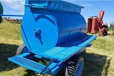 Other Feed wagons Blue Horizontal Feed mixer +  2 cube for sale by Sturgess Agriculture | Truck & Trailer Marketplace