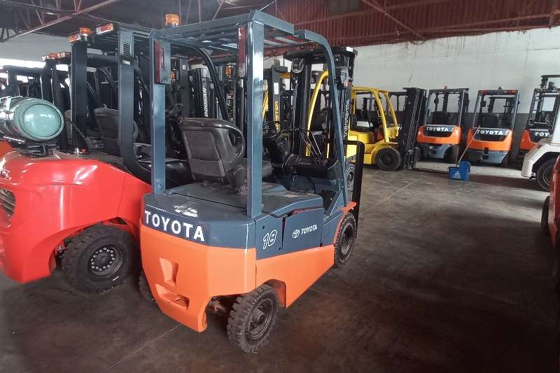Toyota Forklifts Electric forklift 8FBN18 2014