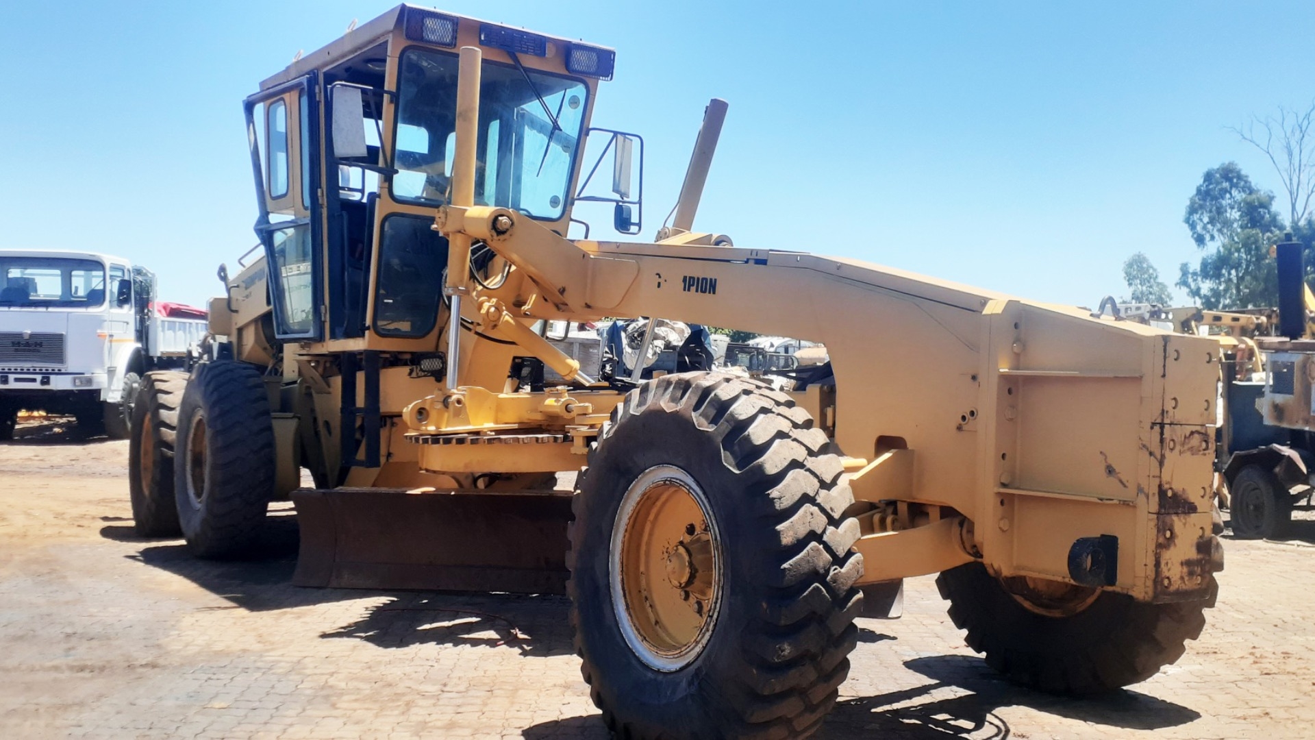 Champion Graders Champion 710A Grader with Ripper 1997 for sale by D and O truck and plant | Truck & Trailer Marketplace