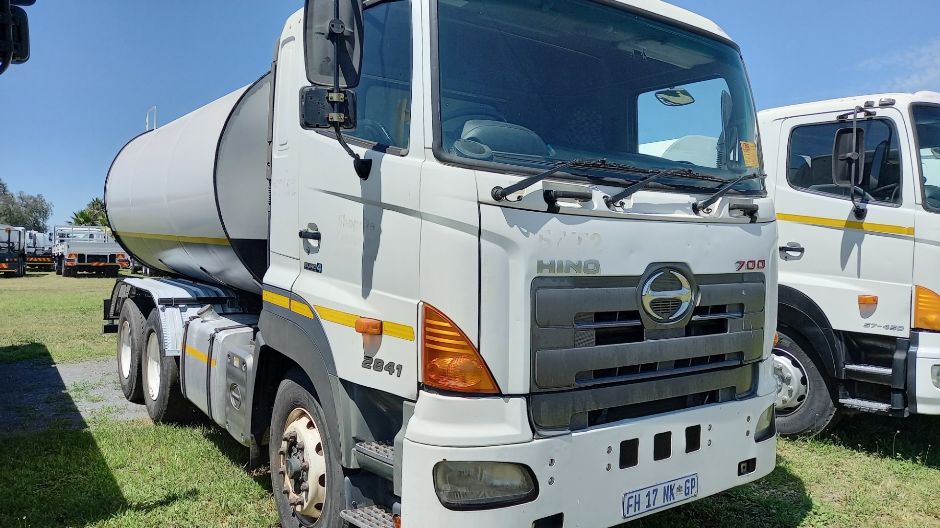 Hino Water bowser trucks 700 2841 16000Lt Water Tank 2016 for sale by 4 Ton Trucks | Truck & Trailer Marketplaces