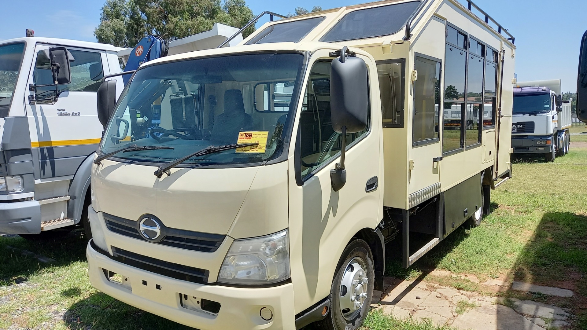 Hino Personnel carrier trucks 15 Seater Safari Passenger Carrier X2 2014 for sale by 4 Ton Trucks | Truck & Trailer Marketplaces