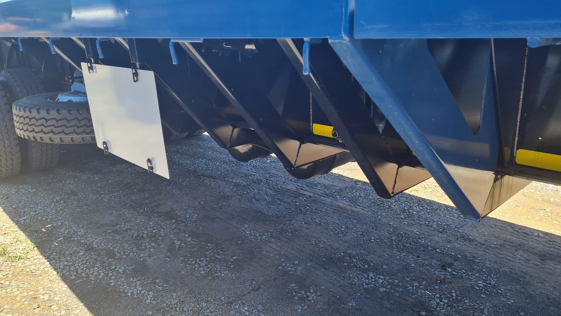 Henred Trailers Extendable Tridem extendible 2022 for sale by Benetrax Machinery | Truck & Trailer Marketplaces