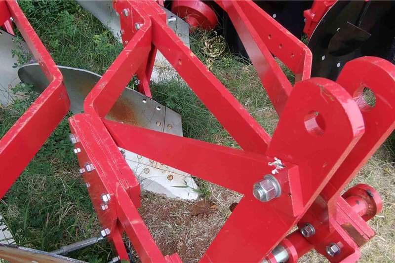 Other Tillage equipment Ploughs 3 Furrow Mouldboard Plough With Shear Bolt