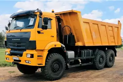 Tipper Trucks KAMAZ 6522 - 15M³ 2018