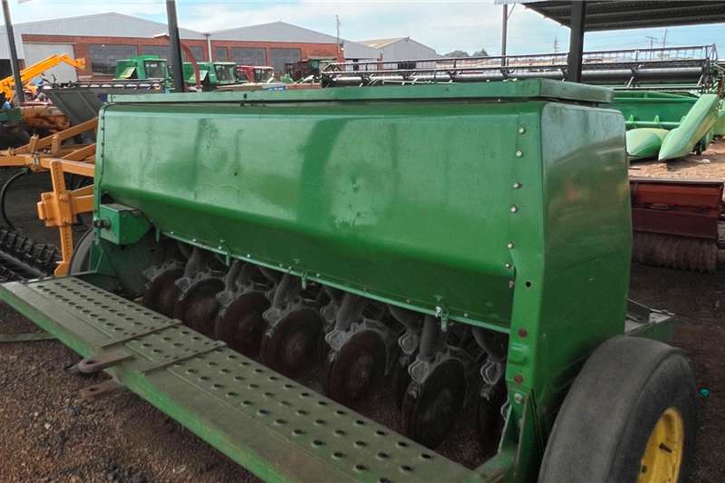 John Deere Planting and seeding equipment Grain drills JD Wheat Planter 3m