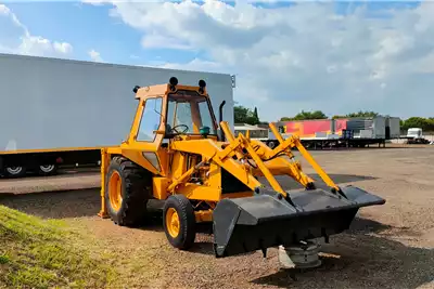 TLBs 580G TLB Front End Loader 1991