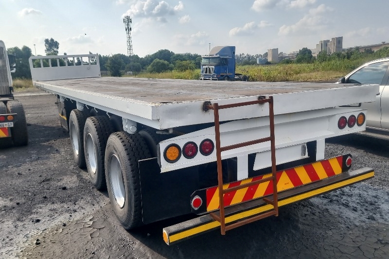 Paramount Trailers Tri-Axle 2004 PARAMOUNT TRI AXLE 2004 for sale by Wimbledon Truck and Trailer | Truck & Trailer Marketplaces