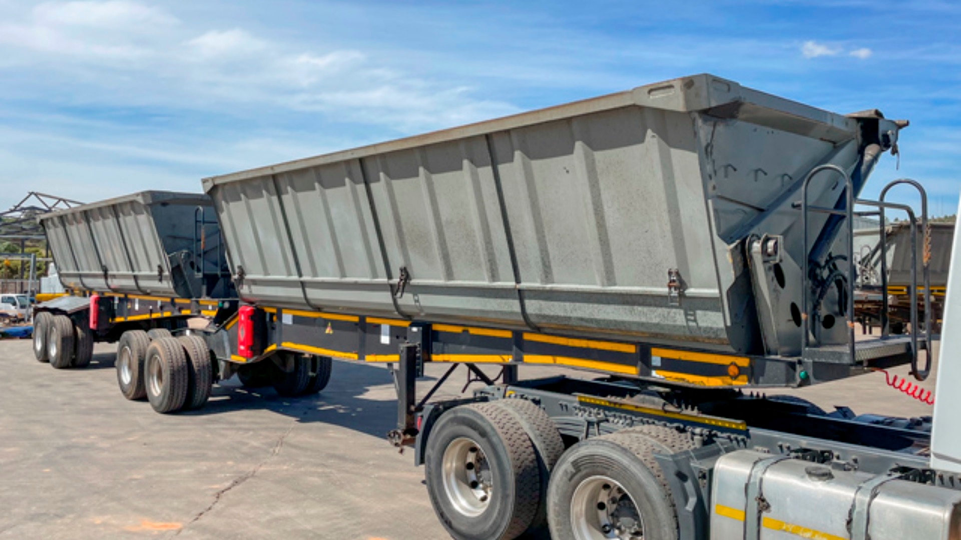 CIMC Trailers Side tipper Sidetipper Interlink 45m³ Trailer 2017 for sale by Impala Truck Sales | Truck & Trailer Marketplaces