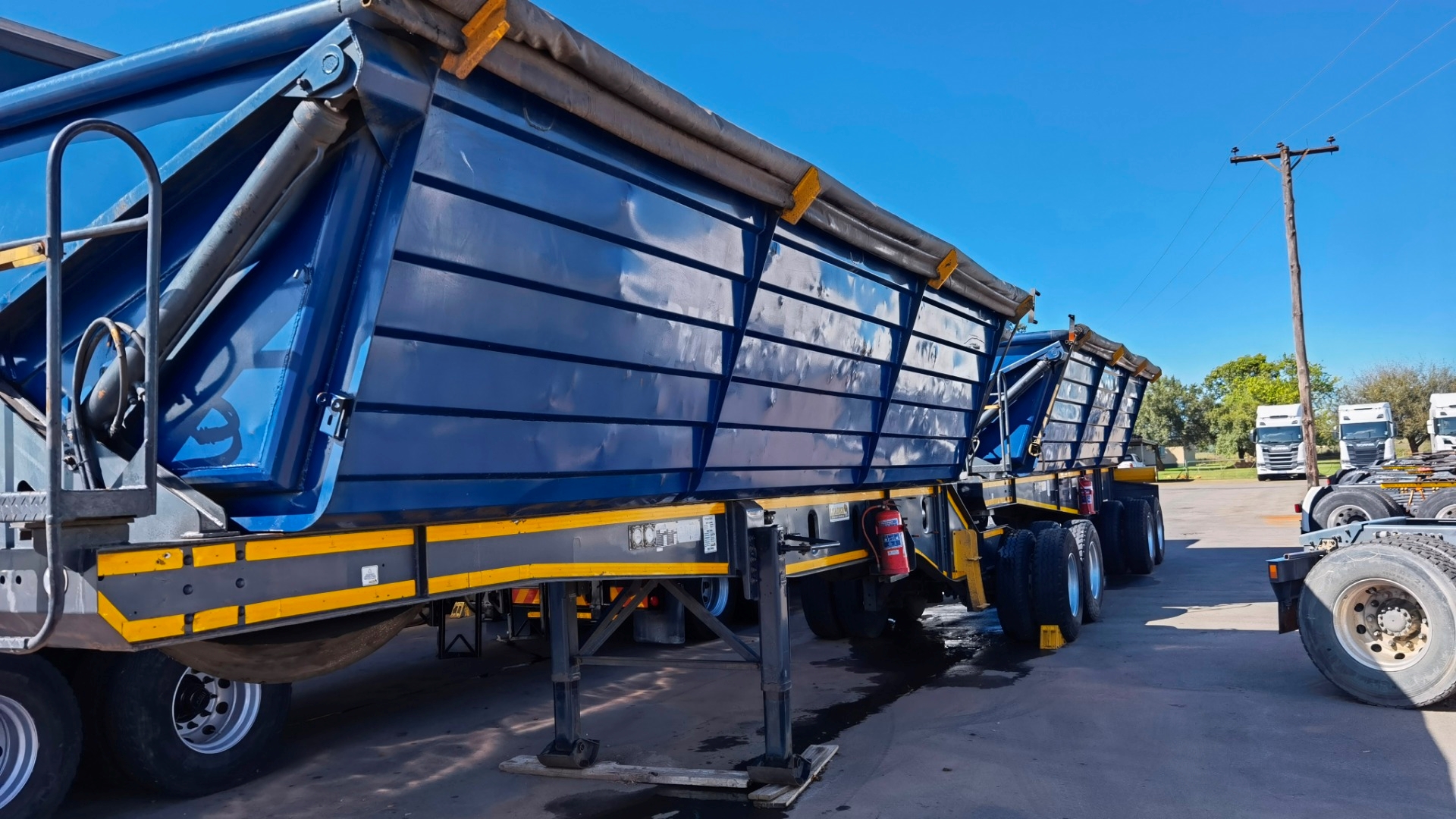 Leader Trailer Bodies Trailers Side tipper 2017  40 cube Leader side tipper 2017 for sale by Tijbros Agricultural Machinery Pty Ltd | Truck & Trailer Marketplaces