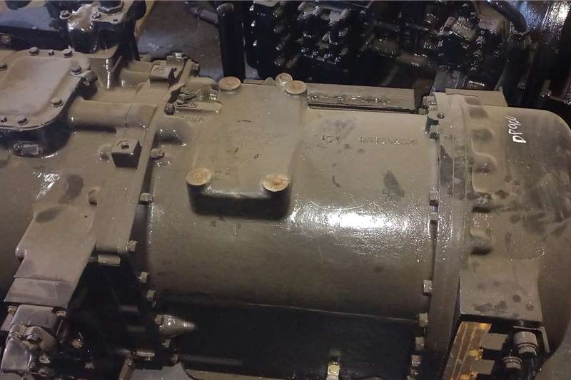 Caterpillar Machinery spares Transmissions, gearboxes and diffs DP900