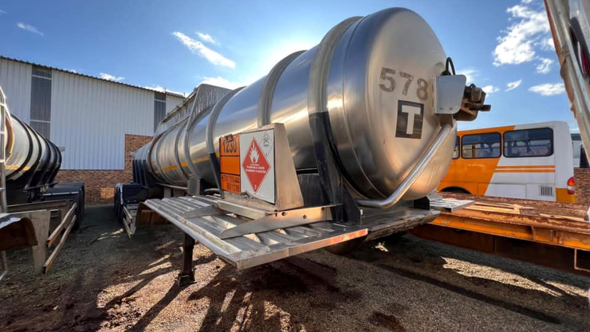GRW Trailers GRW Engineering  19 000L Acid  Tanker 2010 for sale by Manmar Truck And Trailer | Truck & Trailer Marketplaces