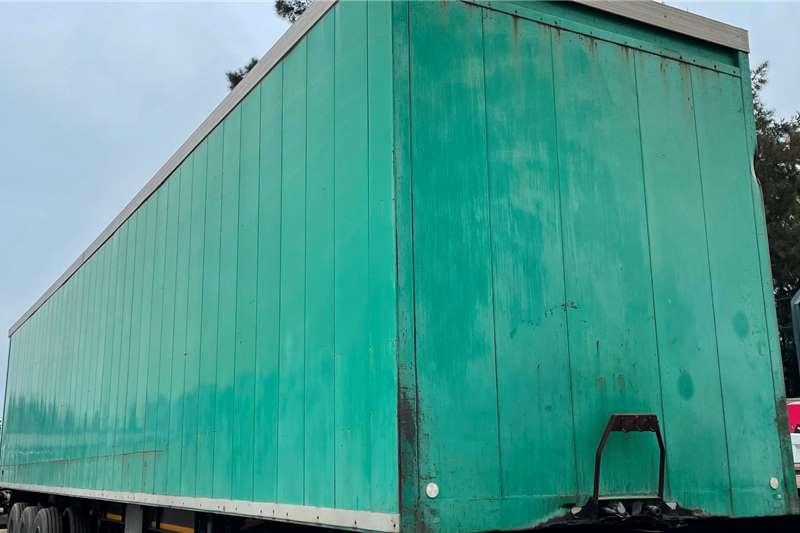 CTS Trailers 15m TRI AXLE ENCLOSED TRAILER 2011