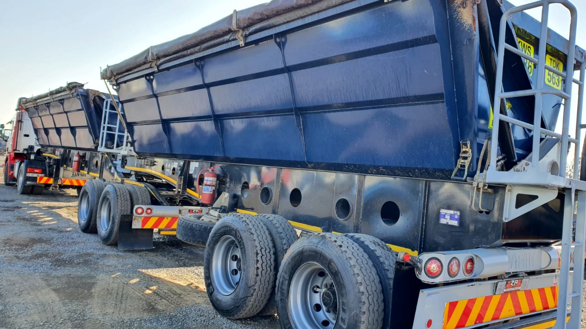 Afrit Trailers Side tipper AFRIT 40 CUBE SIDE TIPPER 2018 for sale by ZA Trucks and Trailers Sales | Truck & Trailer Marketplaces