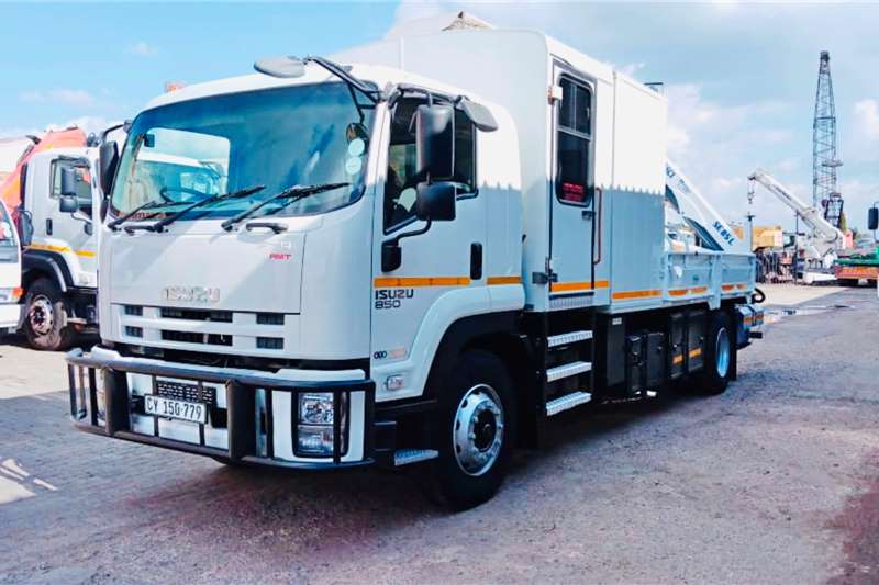 Isuzu Crane trucks FTR 850 AMT 2016