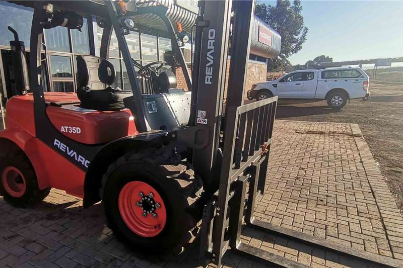 Other Tractors Other tractors Revaro AT35D All Terrain 3.5 Ton Diesel Forklift