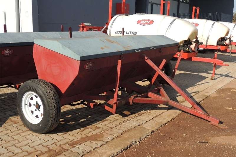 Spreaders Trailed spreaders 1X Trailed Lime spreader (Bullion) for sale by Private Seller | AgriMag Marketplace