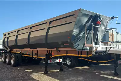 Paramount Trailers Slope deck New 38 cube Triaxle Sloper 2024 for sale by Paramount Trailers | AgriMag Marketplace