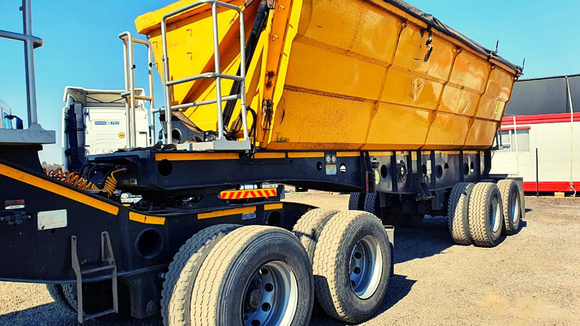 Afrit Trailers Side tipper 45 CUBE AFRIT SIDE TIPPER TRAILER 2014 for sale by ZA Trucks and Trailers Sales | Truck & Trailer Marketplaces