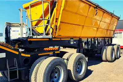 Afrit Trailers Side tipper 45 CUBE AFRIT SIDE TIPPER TRAILER 2014 for sale by ZA Trucks and Trailers Sales | Truck & Trailer Marketplaces