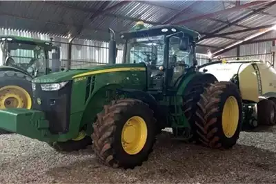 Tractors John Deere 8260R 2014