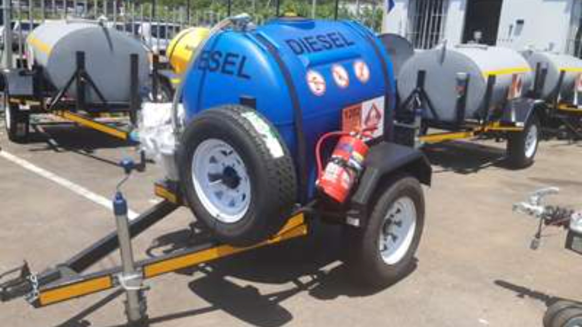 Custom Diesel bowser trailer 600 LITRE PLASTIC DIESEL/WATERBOWSER  76x38mm 2022 for sale by Jikelele Tankers and Trailers   | Truck & Trailer Marketplaces