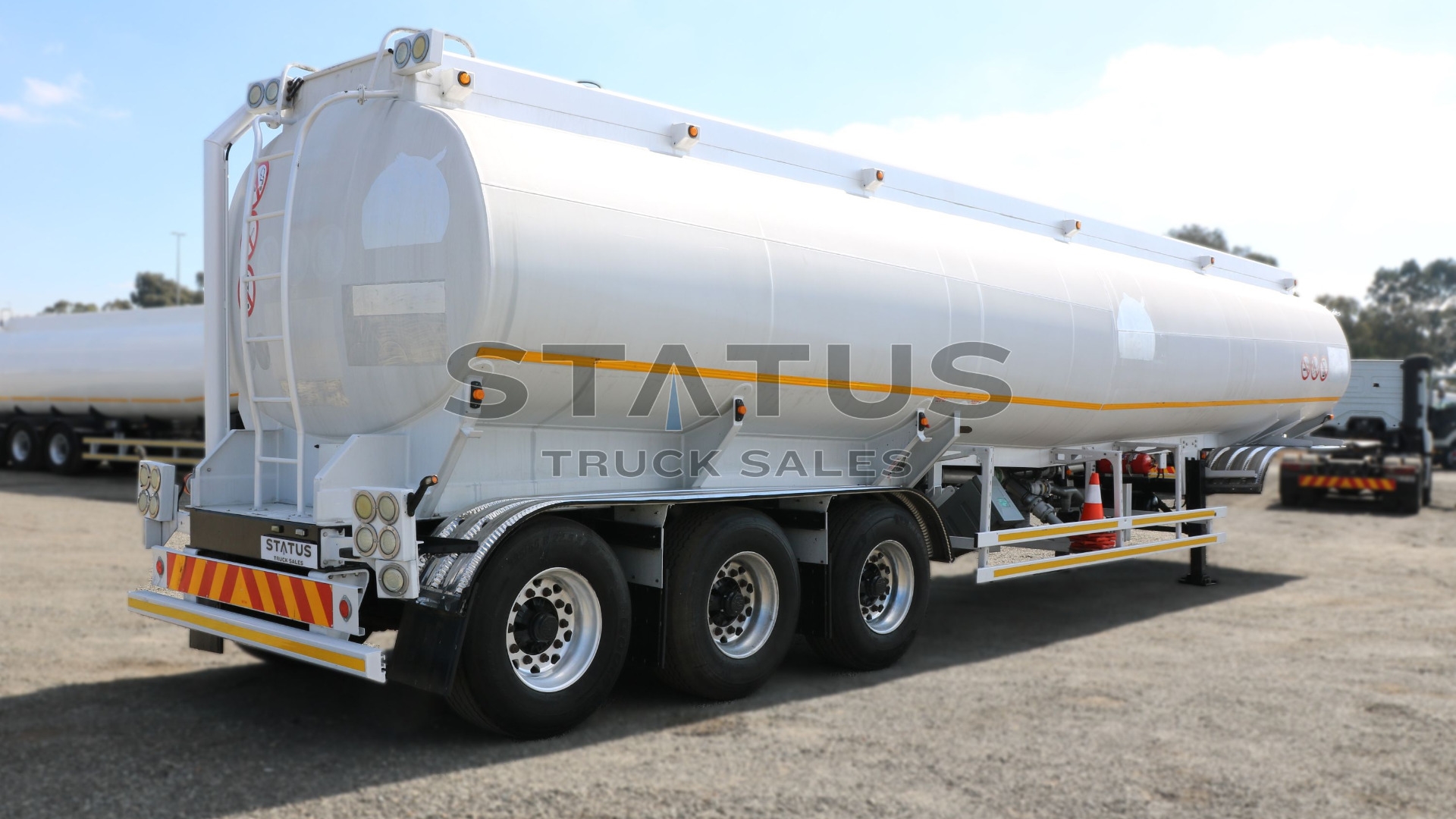 Tank Clinic Fuel tanker 2011 Tank Clinic 49000L Tri   Axle Fuel Tanker 2011 for sale by Status Truck Sales | Truck & Trailer Marketplaces