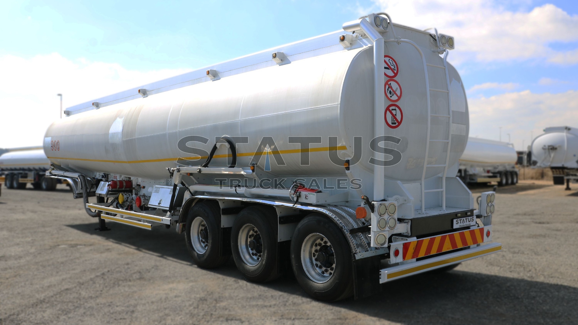 Tank Clinic Fuel tanker 2011 Tank Clinic 49000L Tri   Axle Fuel Tanker 2011 for sale by Status Truck Sales | Truck & Trailer Marketplaces